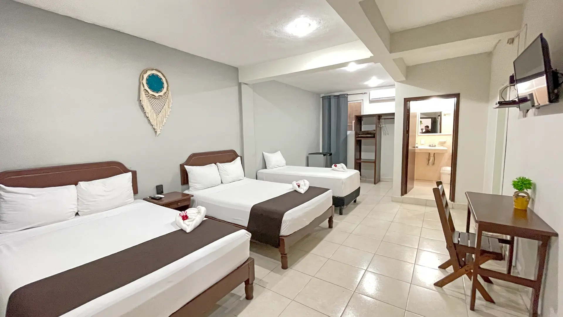 Habitación Solo Directo (3 Camas.)